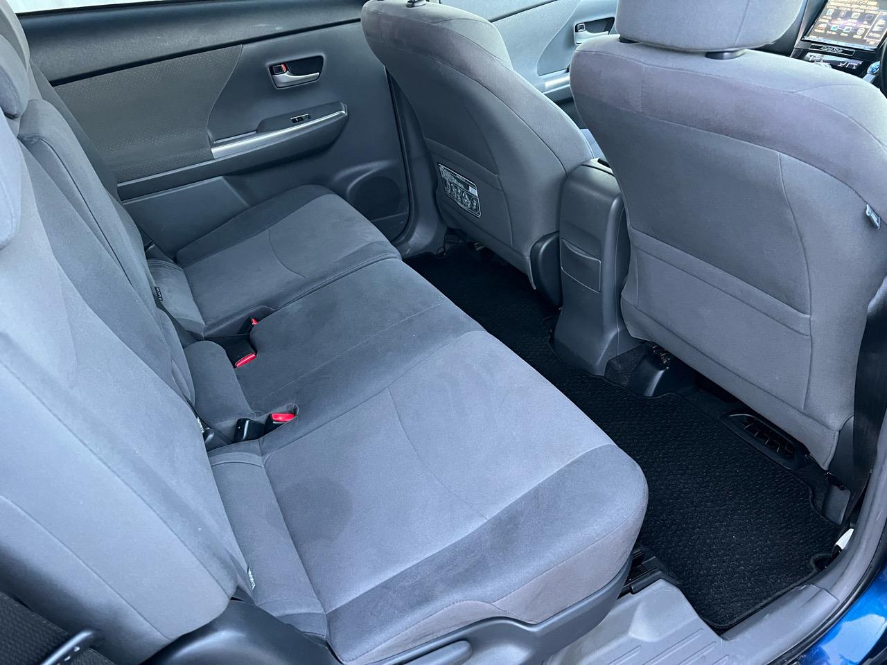 2012 Toyota Prius ALPHA S Carousel 5