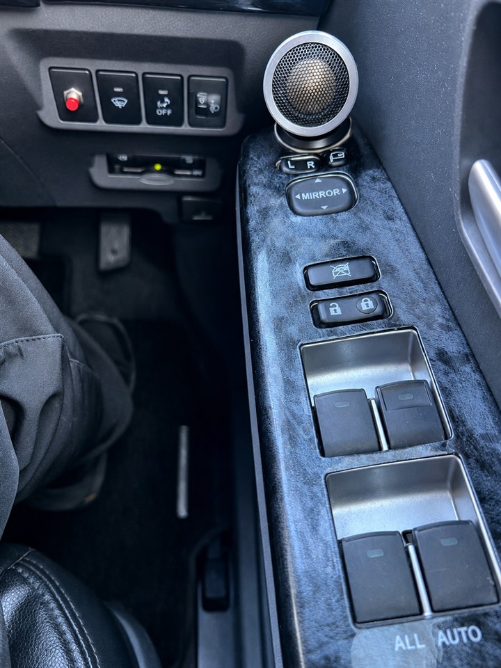 2012 Toyota Prius ALPHA S Carousel 2