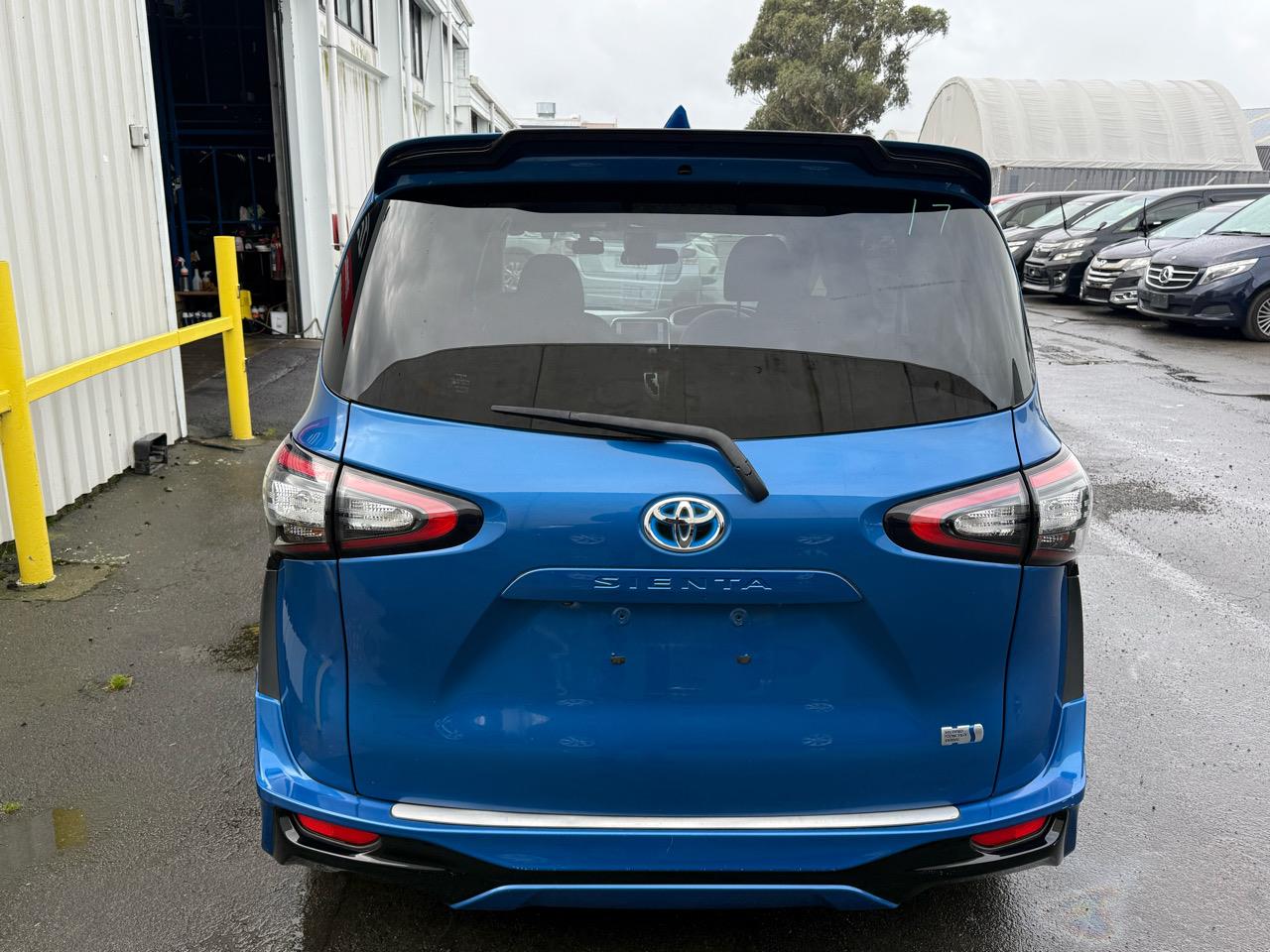 2016 Toyota SIENTA HYBRID G Carousel 15