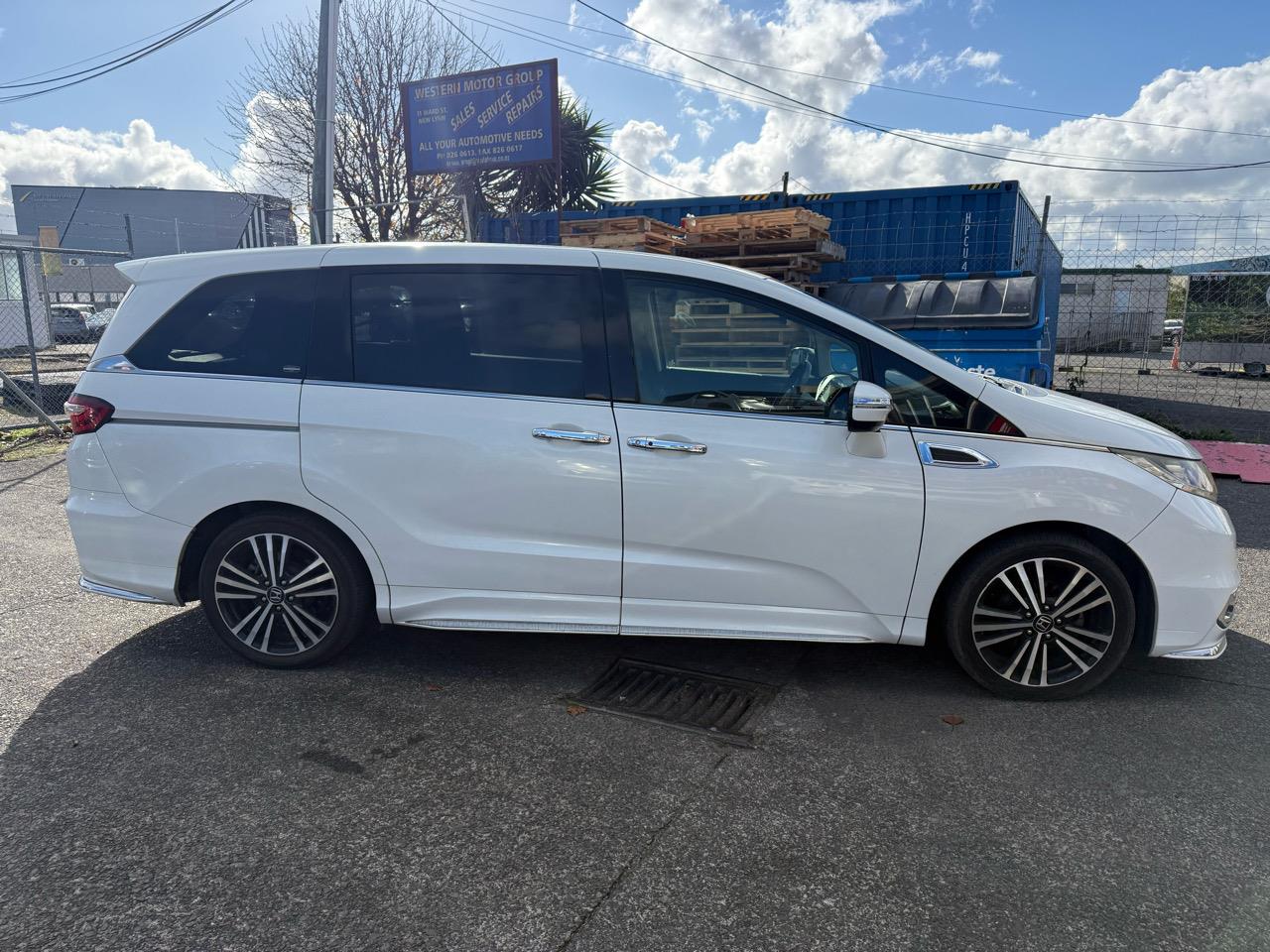 2014 Honda Odyssey Absolute 7 Seaters with Reversing Camera, Cruise Control, Half Leather Seats ! Carousel 2