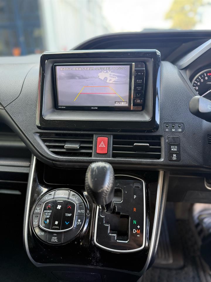 2015 Toyota ESQUIRE XI Carousel 1