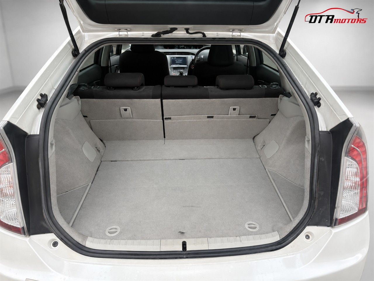 2013 Toyota Prius G'S Model Carousel 10