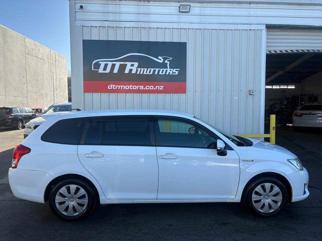 2015 Toyota Corolla FIELDER HYBRID Carousel 9