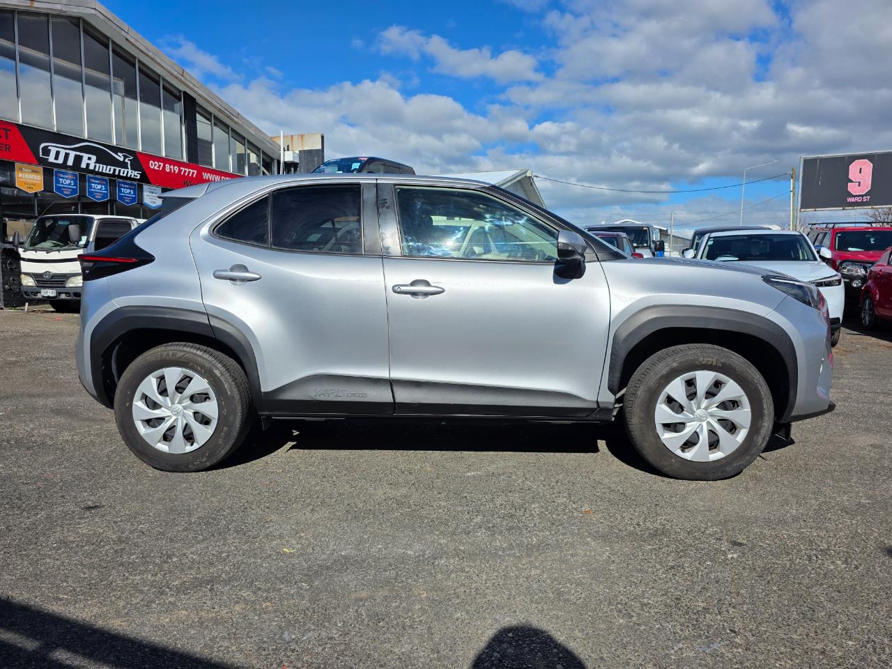 2022 Toyota YARIS CROSS Hybrid X with Reversing Camera, Parking Sensors, Cruise Control ! Carousel 3