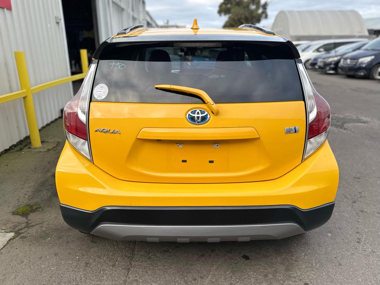 2015 Toyota Aqua X-URBAN Carousel 11