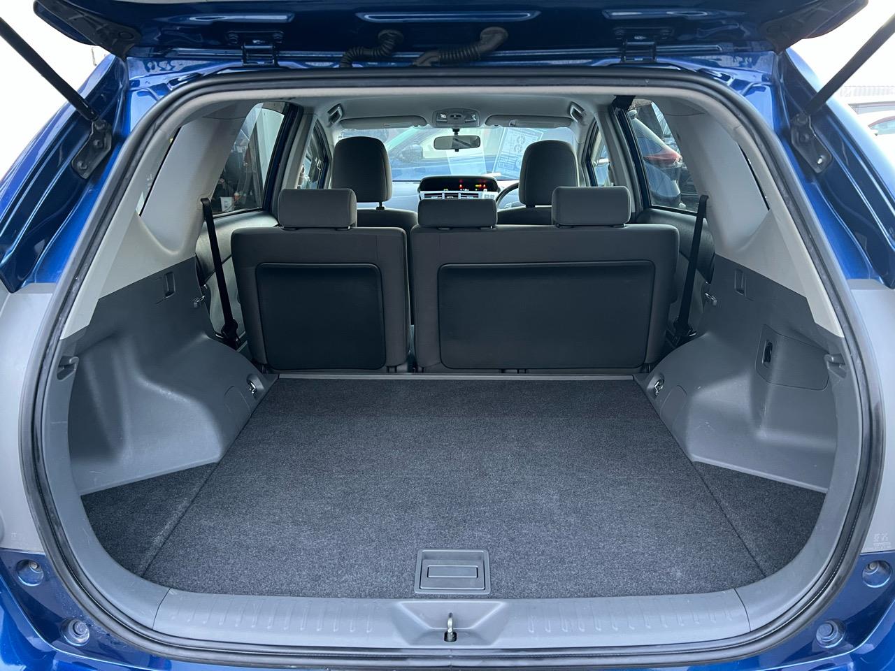 2012 Toyota Prius ALPHA S Carousel 6
