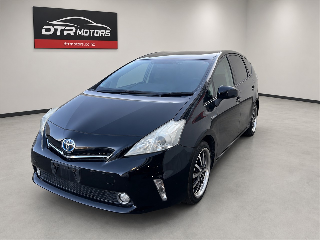 2012 Toyota Prius ALPHA S Carousel 9