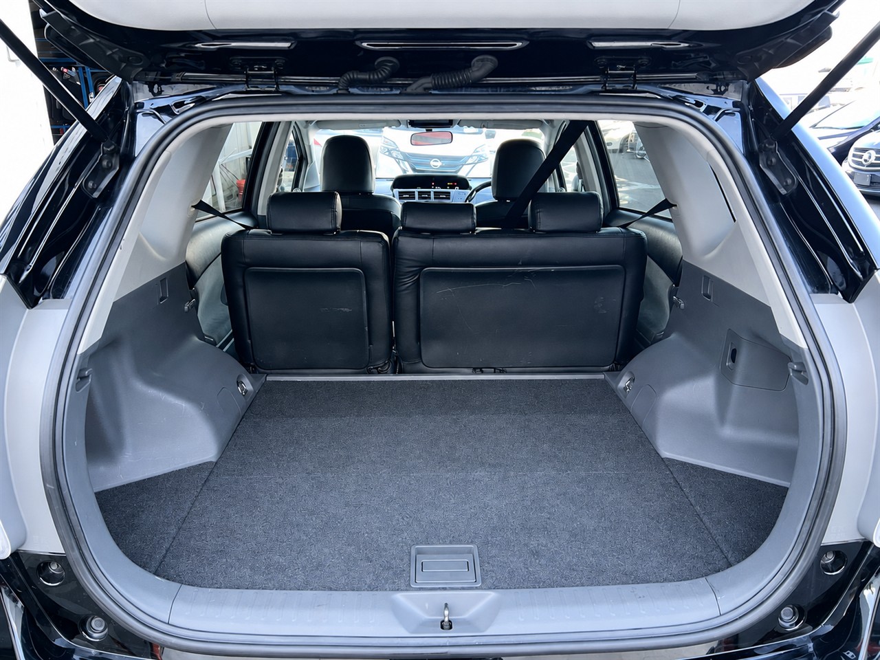 2012 Toyota Prius ALPHA S Carousel 7