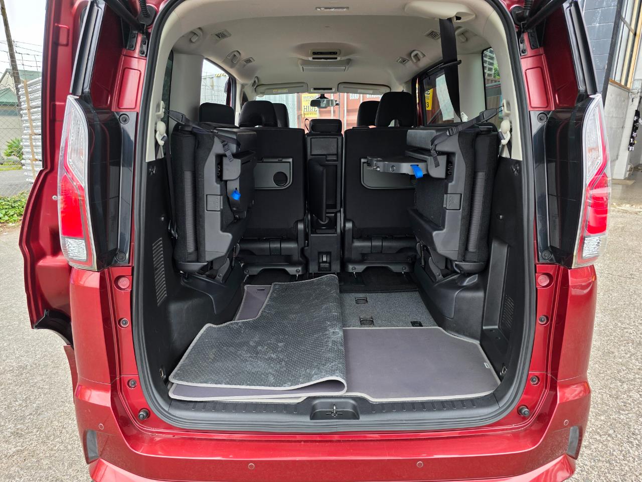 2017 Nissan Serena 5D HIGHWAY STAR S-HYBRID Carousel 4