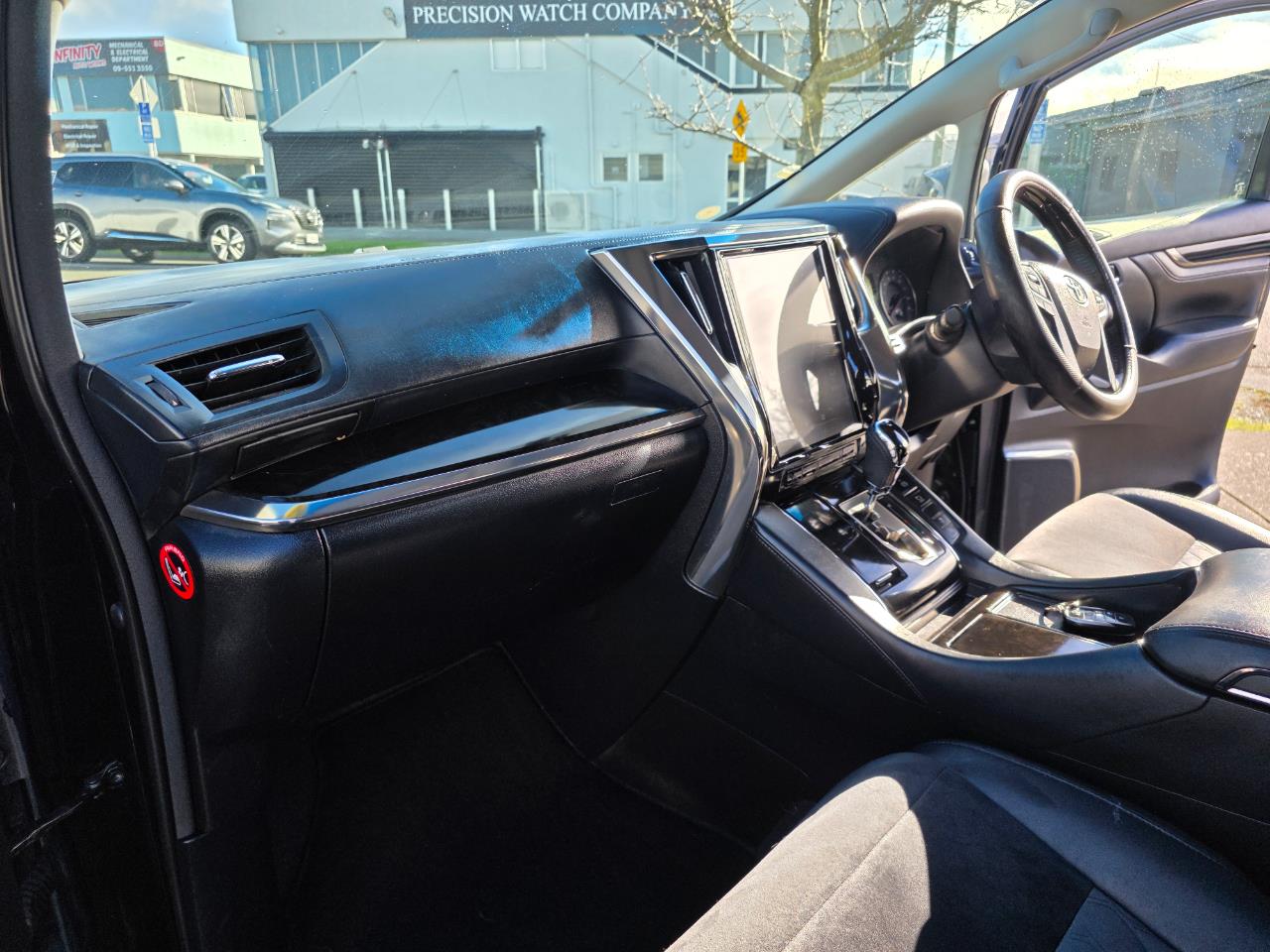 2015 Toyota VELLFIRE 7 Seaters with Loads of Features ! Carousel 10