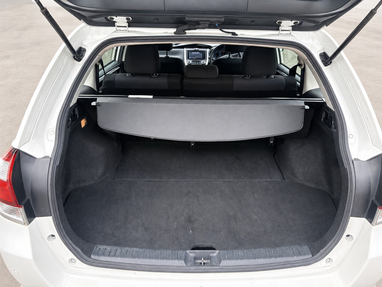2018 Toyota Corolla Fielder hybird Carousel 15