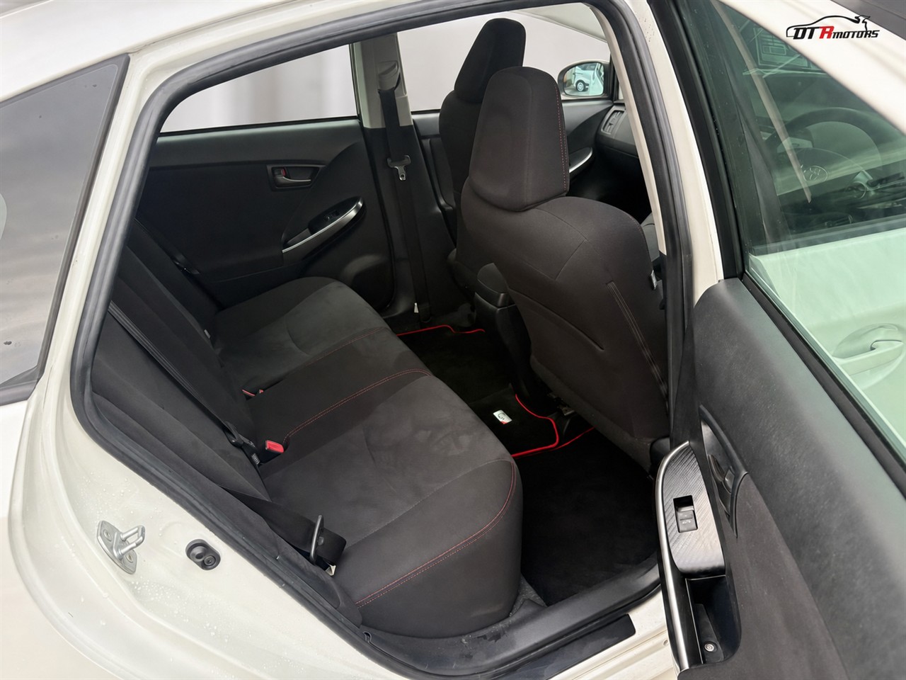 2013 Toyota Prius G'S Model Carousel 13