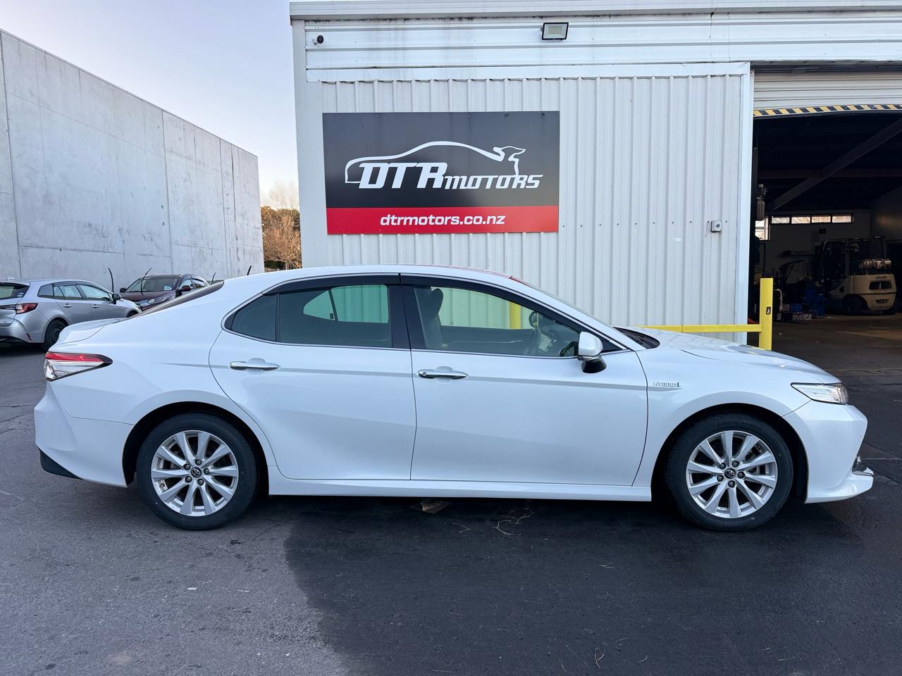 2017 Toyota Camry 4D G Carousel 15