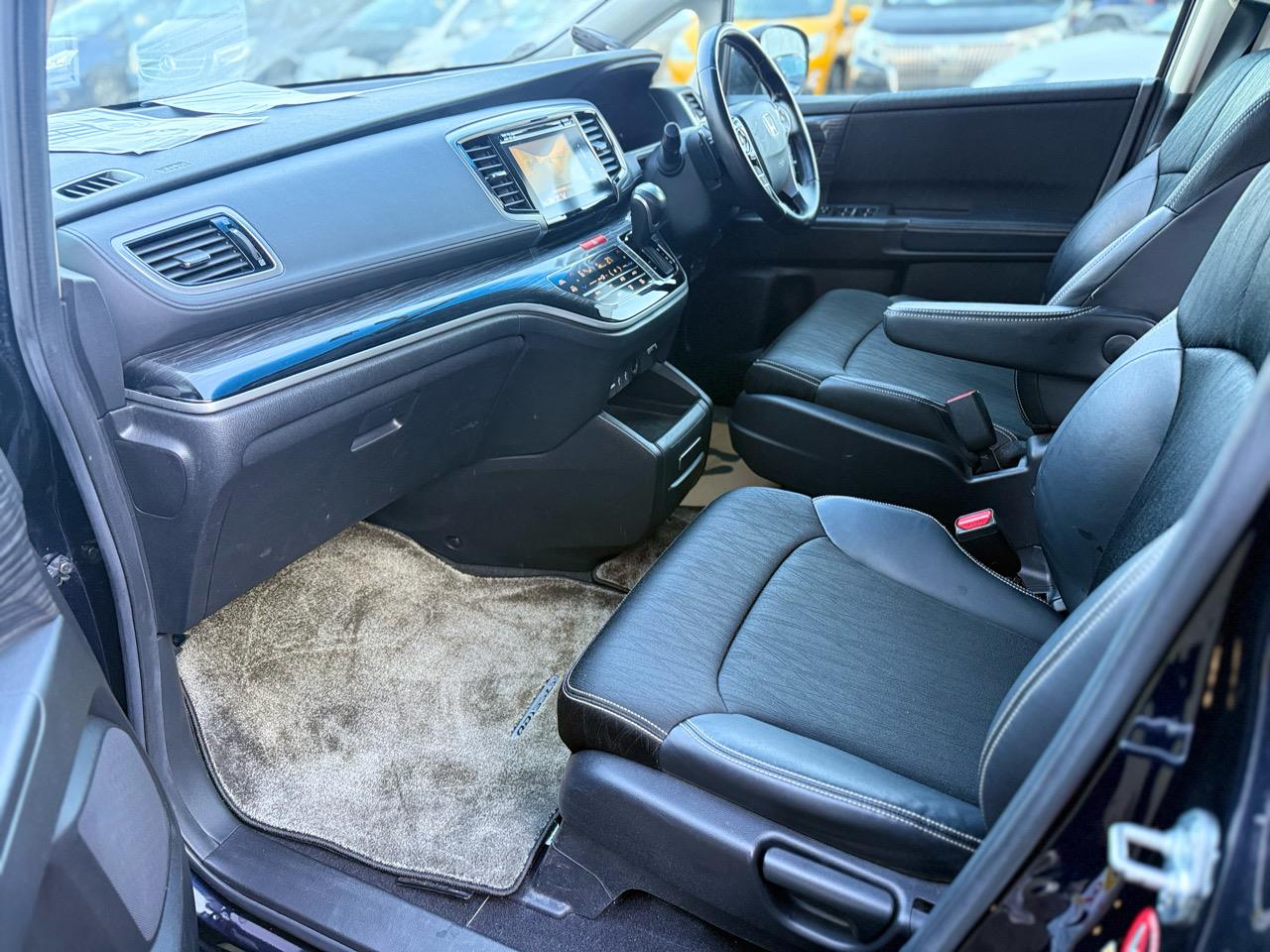 2013 Honda Odyssey Absolute, Half Leather Seat, Cruise Control, Reversing Camera ! Carousel 7