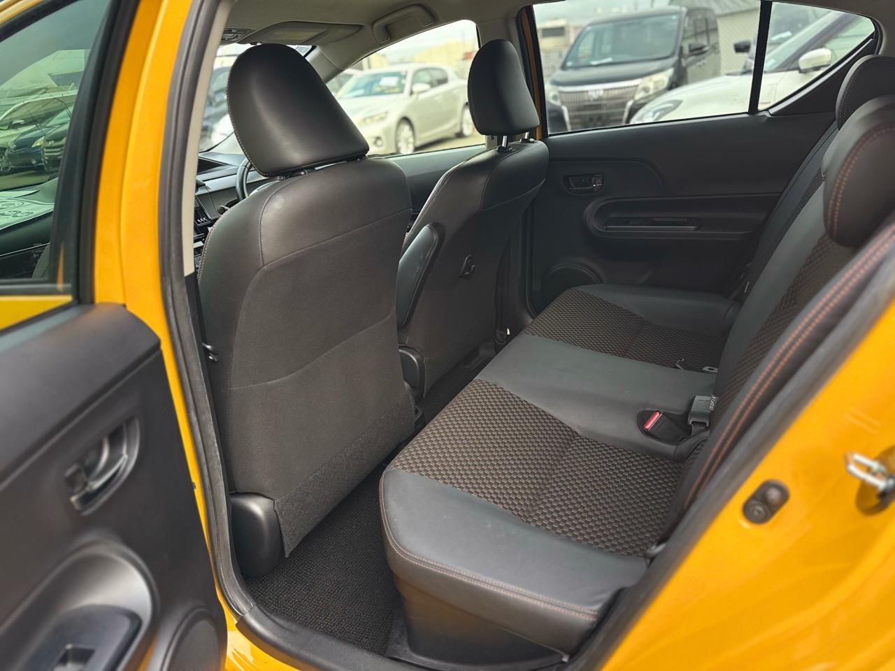 2015 Toyota Aqua X-URBAN Carousel 5