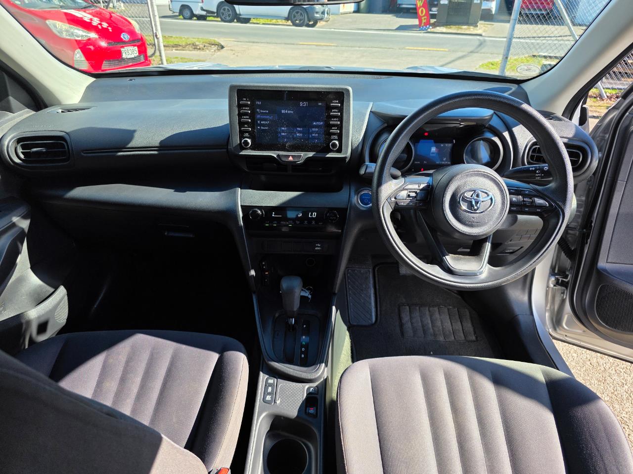 2022 Toyota YARIS CROSS Hybrid X with Reversing Camera, Parking Sensors, Cruise Control ! Carousel 8