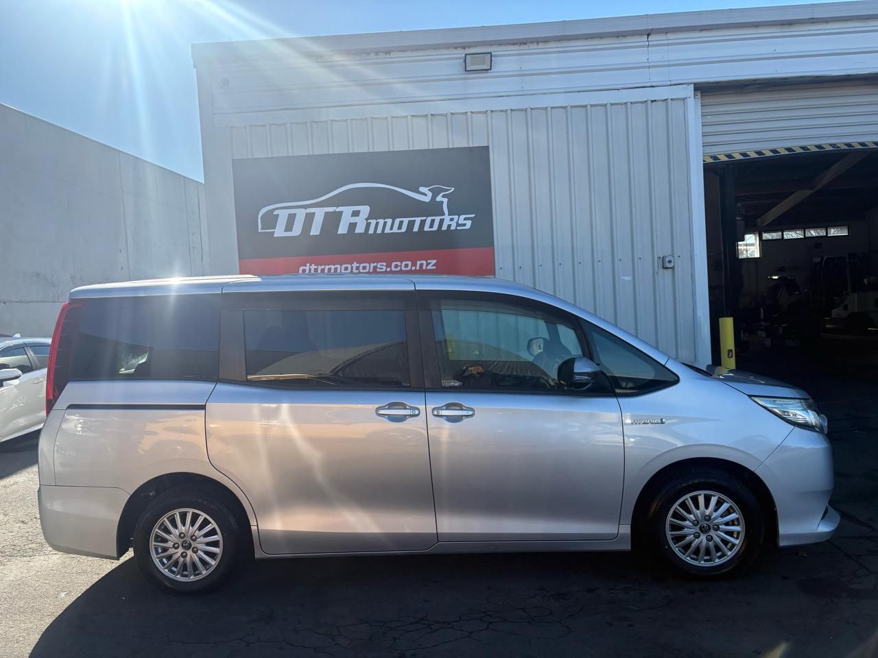 2015 Toyota Noah HYBRID G Carousel 12