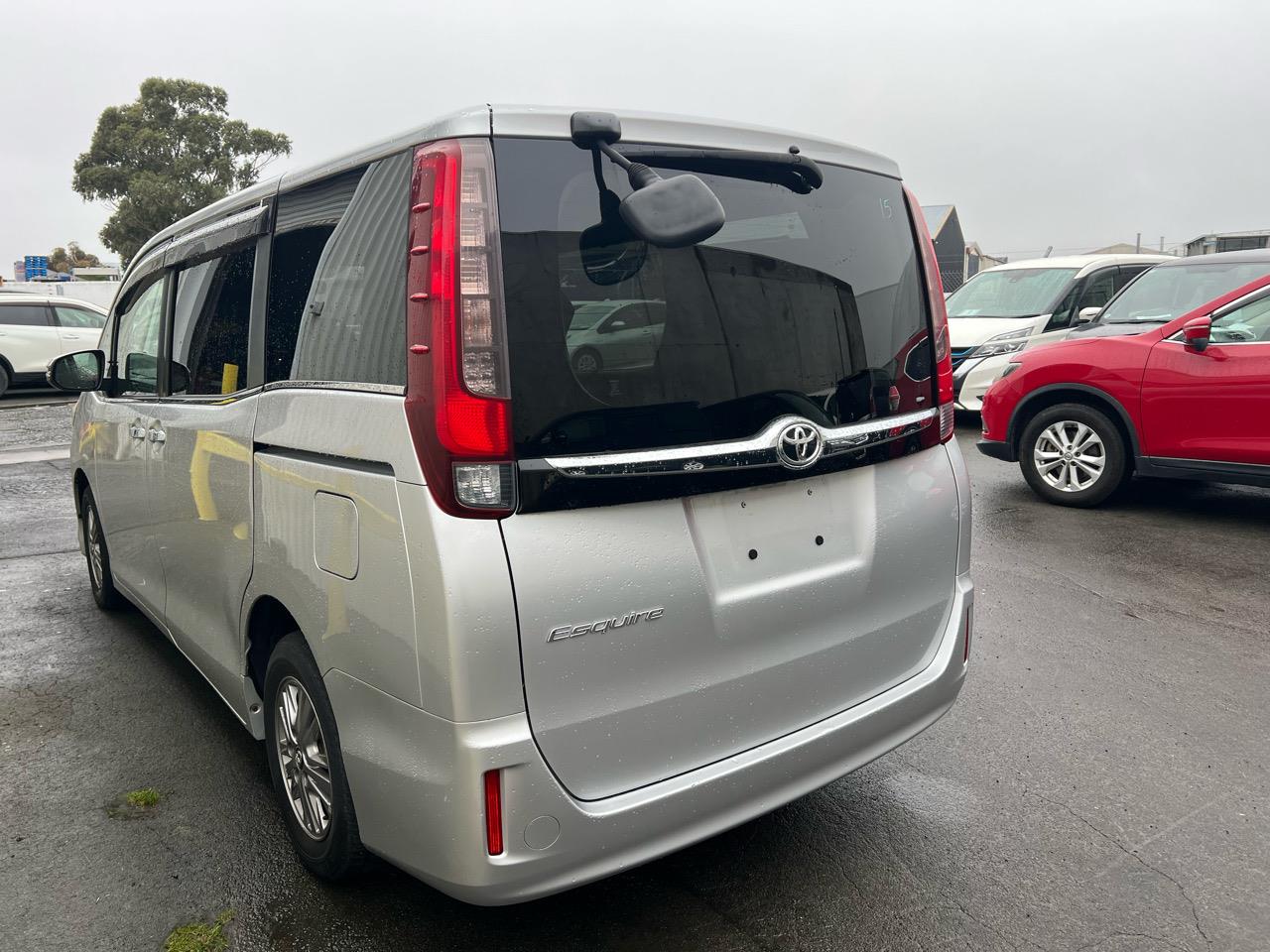 2015 Toyota ESQUIRE XI Carousel 12
