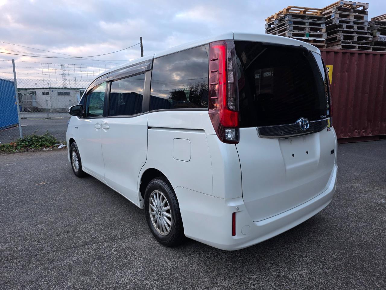 2014 Toyota Noah Hybrid 7 Seaters with Reversing Camera, Parking Sensors ! Carousel 13