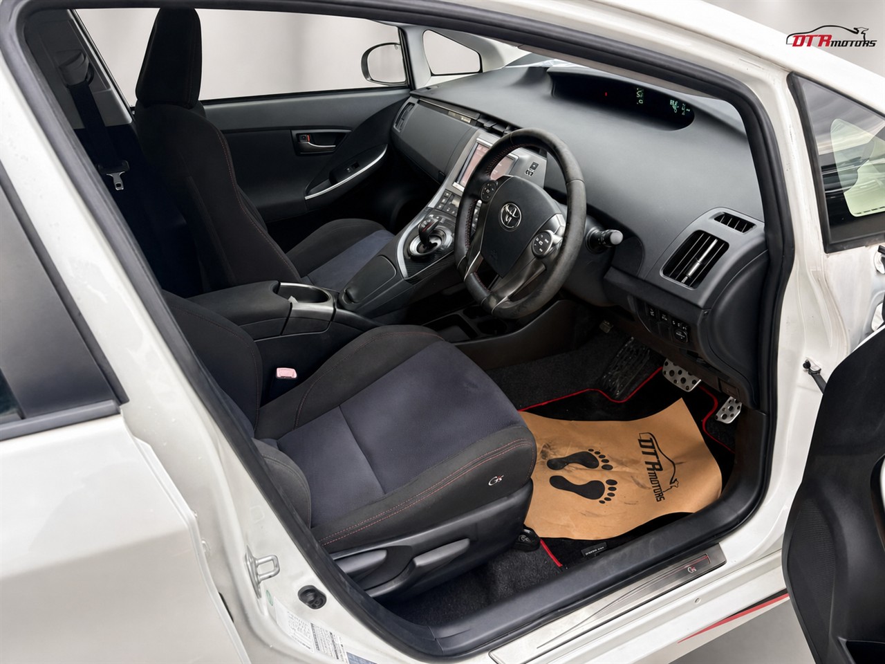 2013 Toyota Prius G'S Model Carousel 12