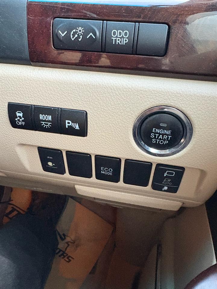 2012 Toyota Alphard 7 Seaters with Reversing Camera, Parking Sensors ! Carousel 5