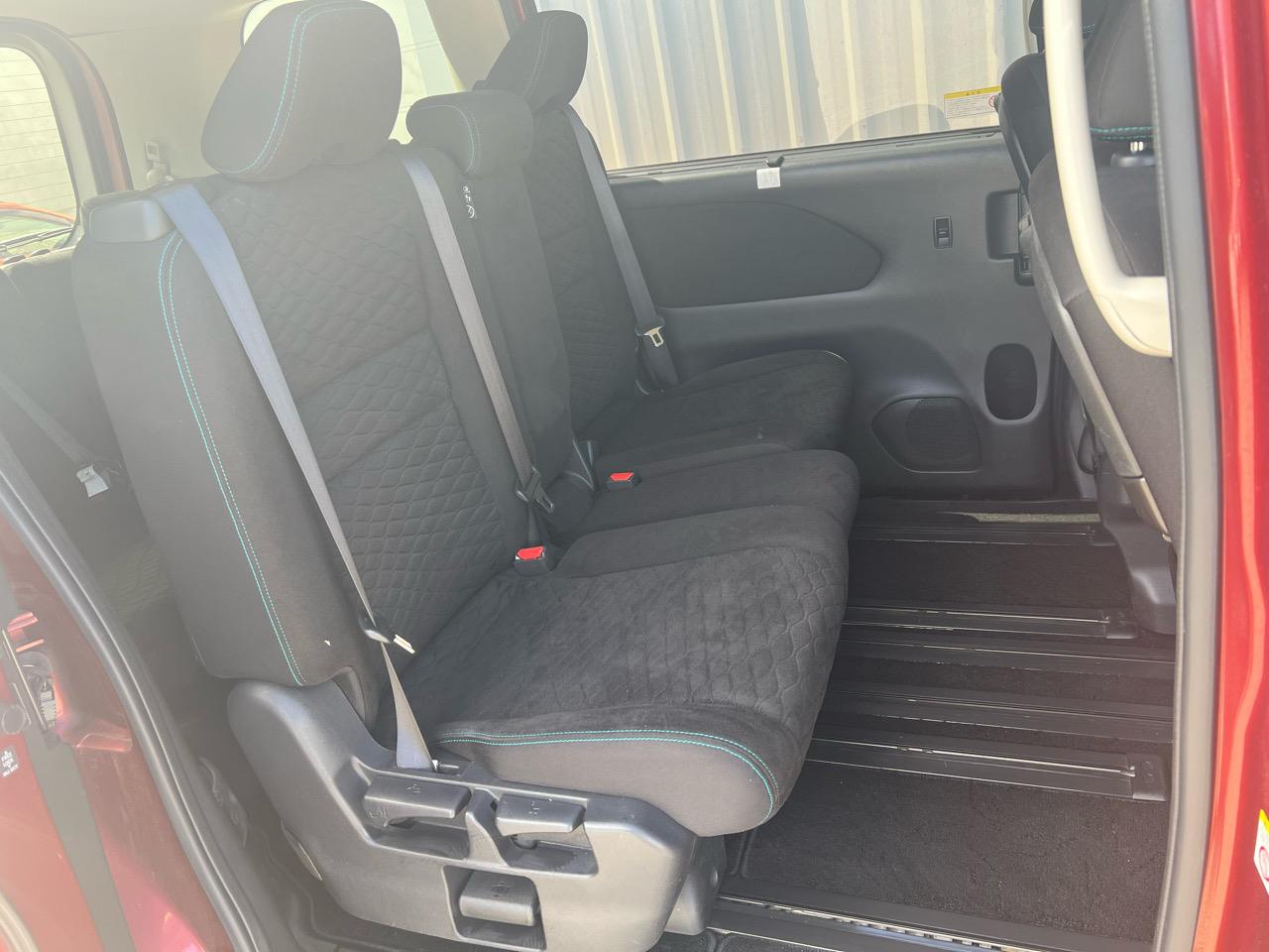 2017 Nissan Serena Hybrid 8 Seaters with Reversing Camera & Cruise Control ! Carousel 4