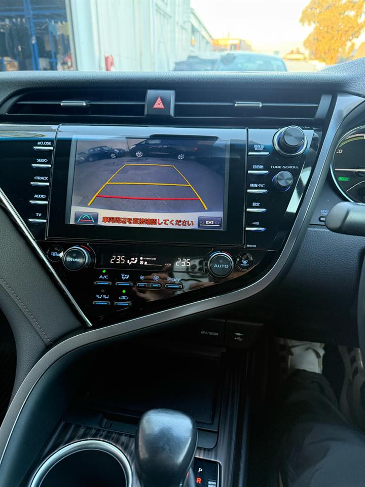 2017 Toyota Camry 4D G Carousel 2