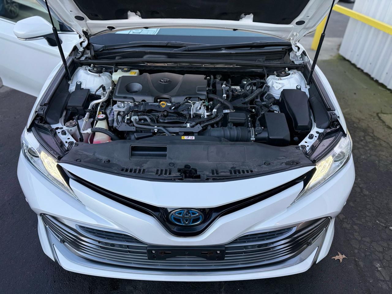 2017 Toyota Camry 4D G Carousel 9