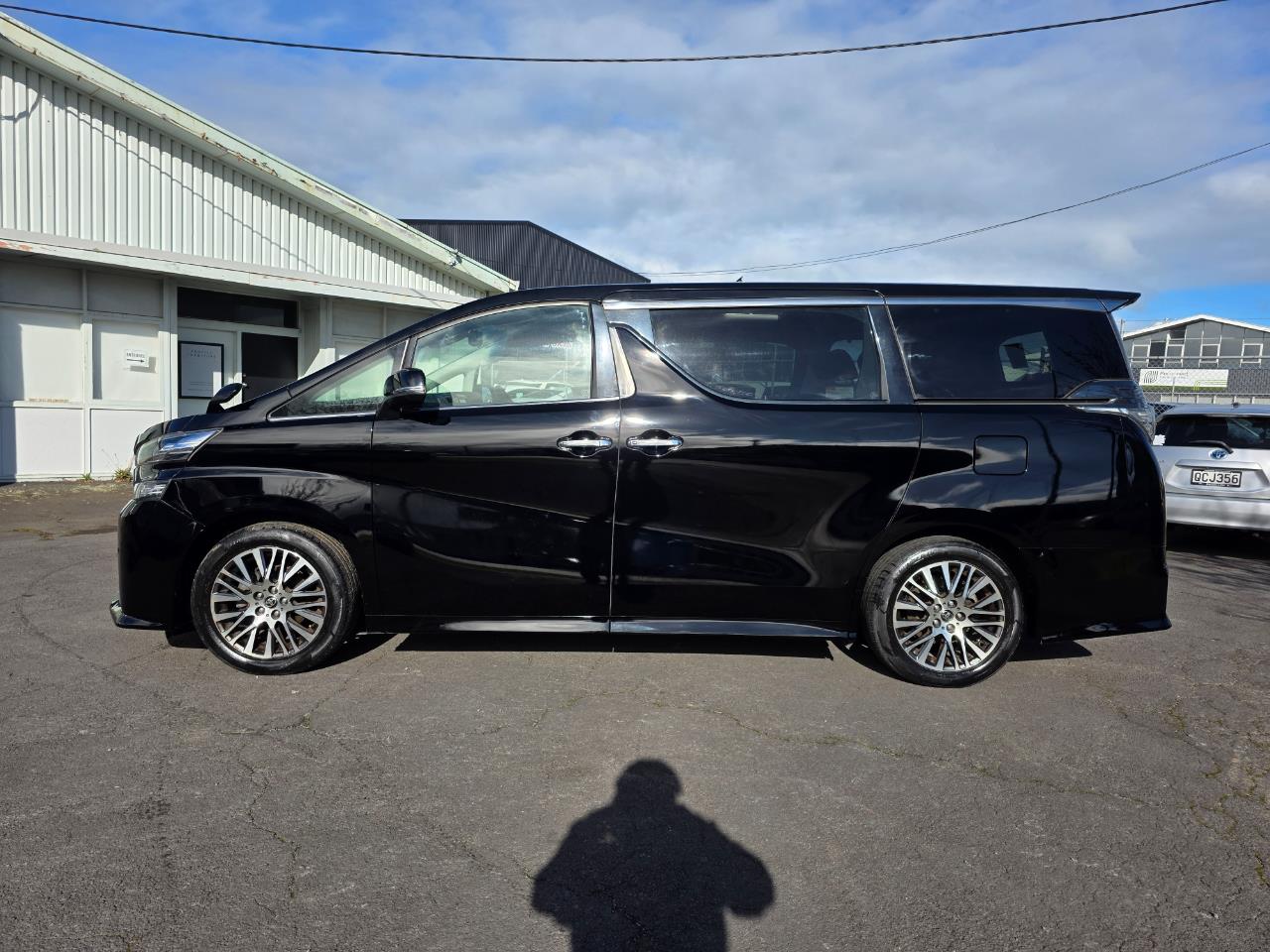 2015 Toyota VELLFIRE 7 Seaters with Loads of Features ! Carousel 17