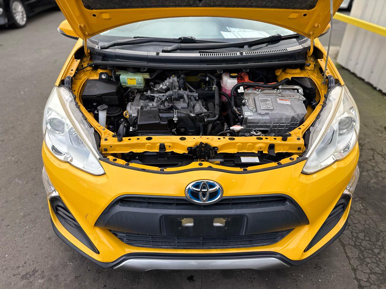 2015 Toyota Aqua X-URBAN Carousel 7