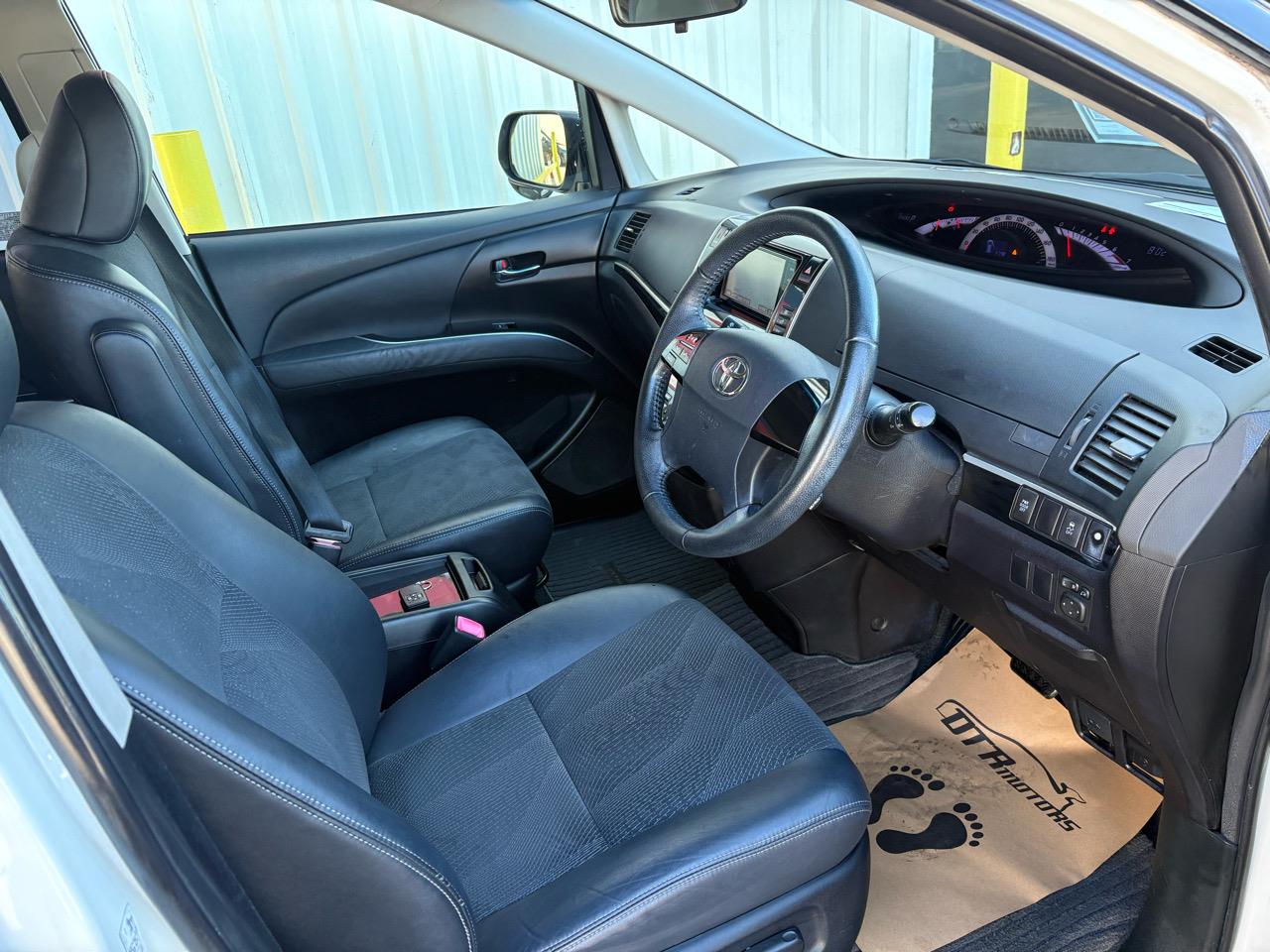 2015 Toyota Estima 5D AERAS PREMIUM EDITION Carousel 1
