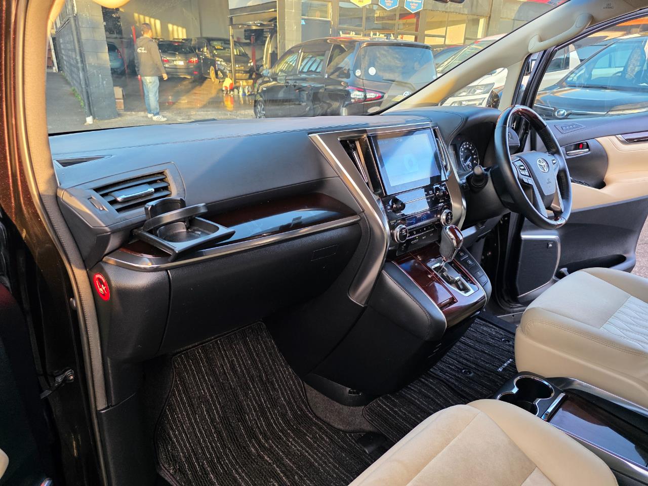 2015 Toyota VELLFIRE 2.5V 7 Seaters with Reversing Camera, Parking Sensors, Cruise Control ! Carousel 6