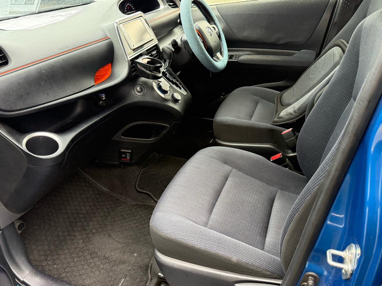 2016 Toyota SIENTA HYBRID G Carousel 8