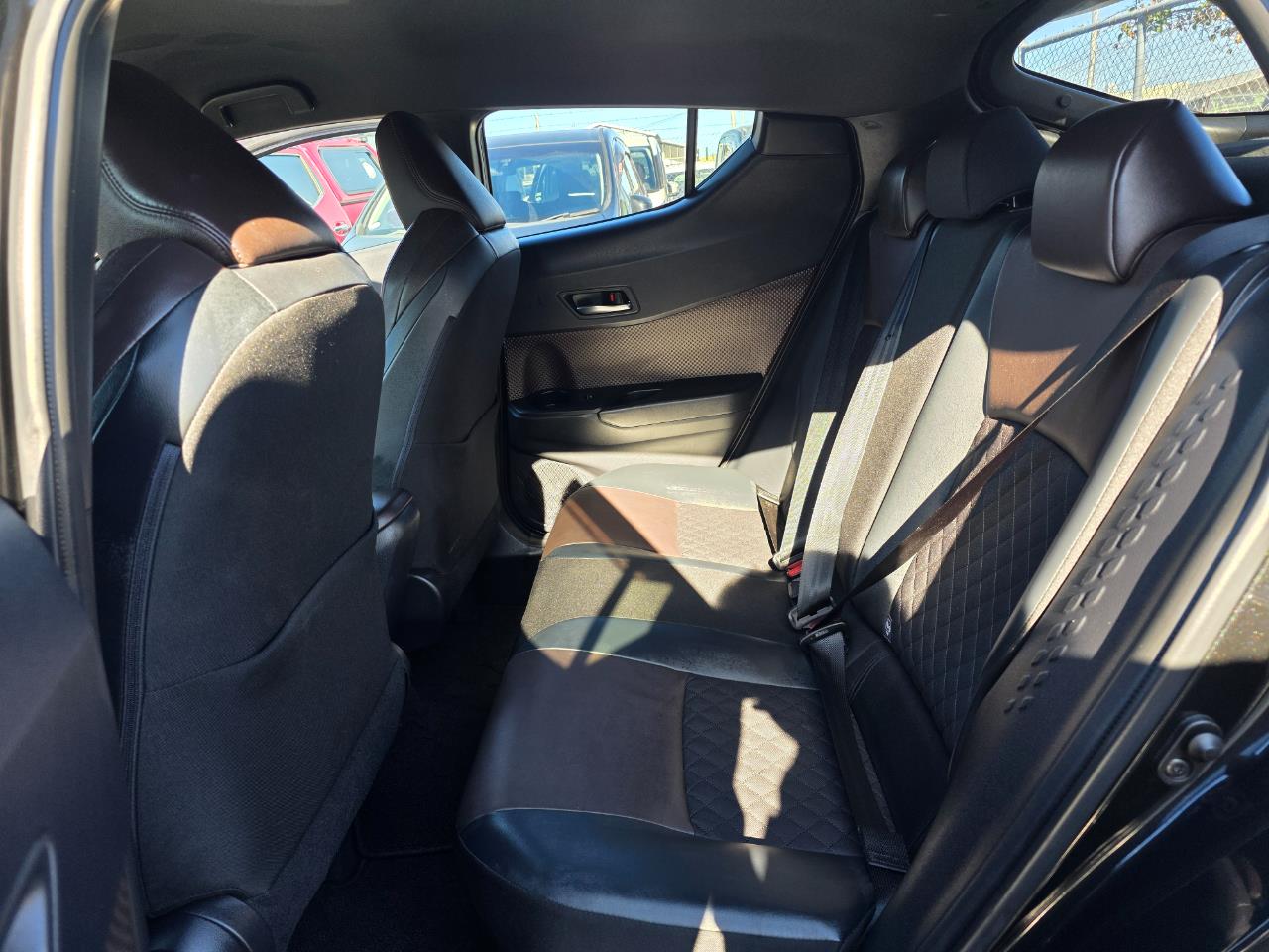 2017 Toyota C-HR G Model Reversing Camera, Parking Sensors, Cruise Control ! Carousel 3