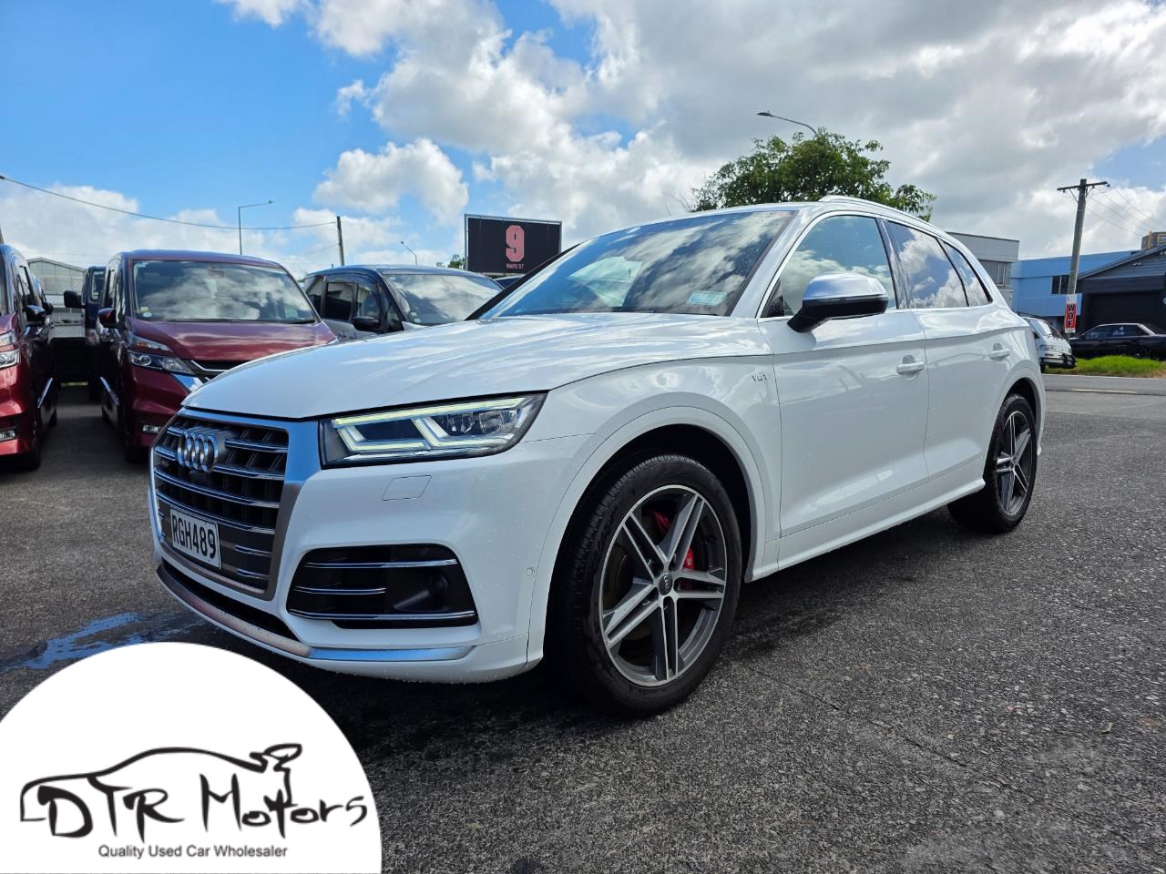 2018 Audi SQ5 Reversing Camera, Parking Sensors, Cruise Control, Electric & Heated Seats !