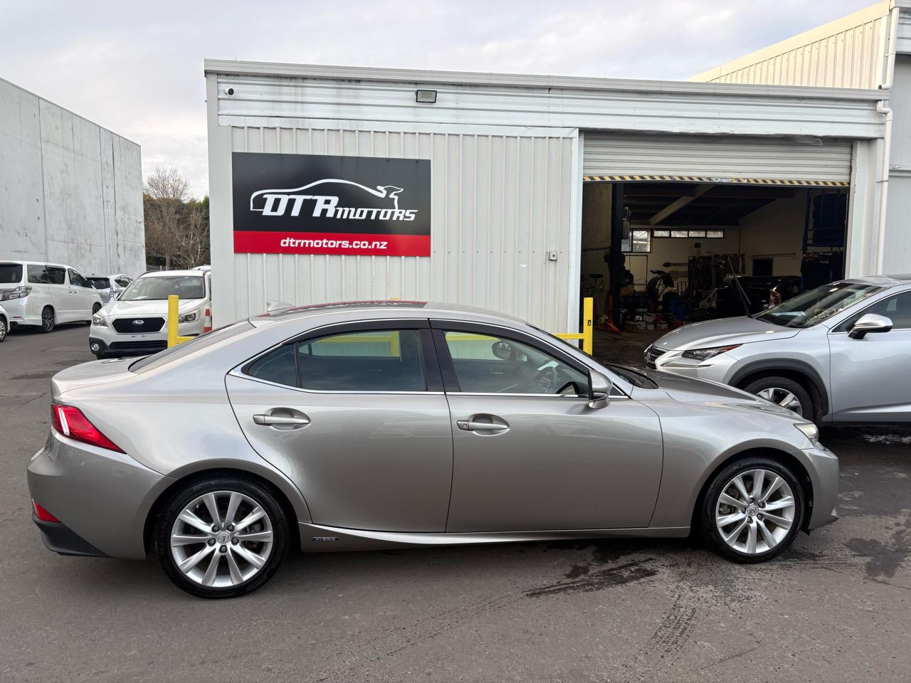 2013 Lexus IS 300H 2.5L Hybrid! Leather seats Carousel 16