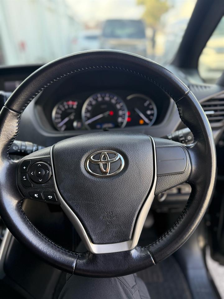 2015 Toyota ESQUIRE XI Carousel 2