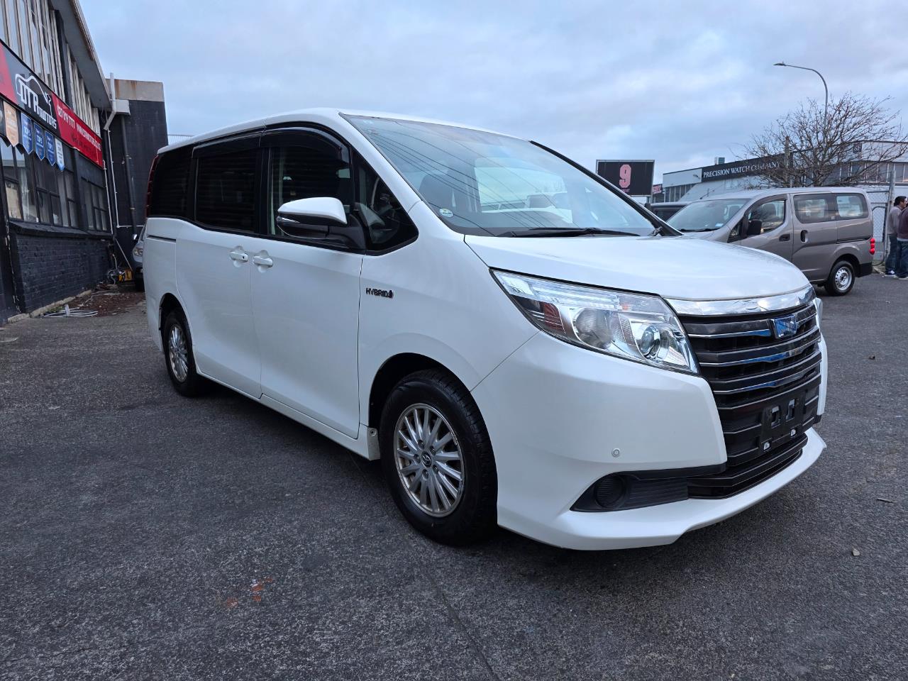 2014 Toyota Noah Hybrid 7 Seaters with Reversing Camera, Parking Sensors ! Carousel 11