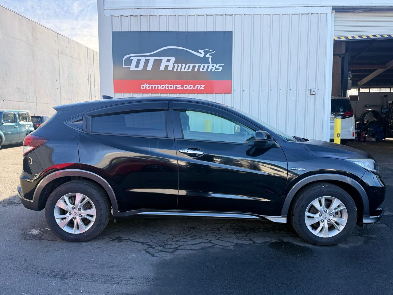 2015 Honda Vezel Hybrid with Reversing Camera ! Carousel 12