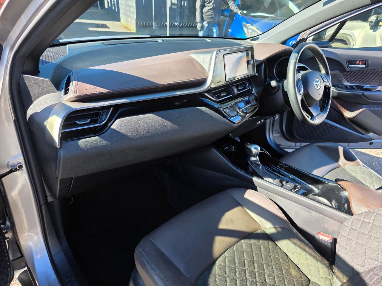 2017 Toyota C-HR Hybrid G Model with Reversing Camera, Parking Sensors, Cruise Control ! Carousel 5