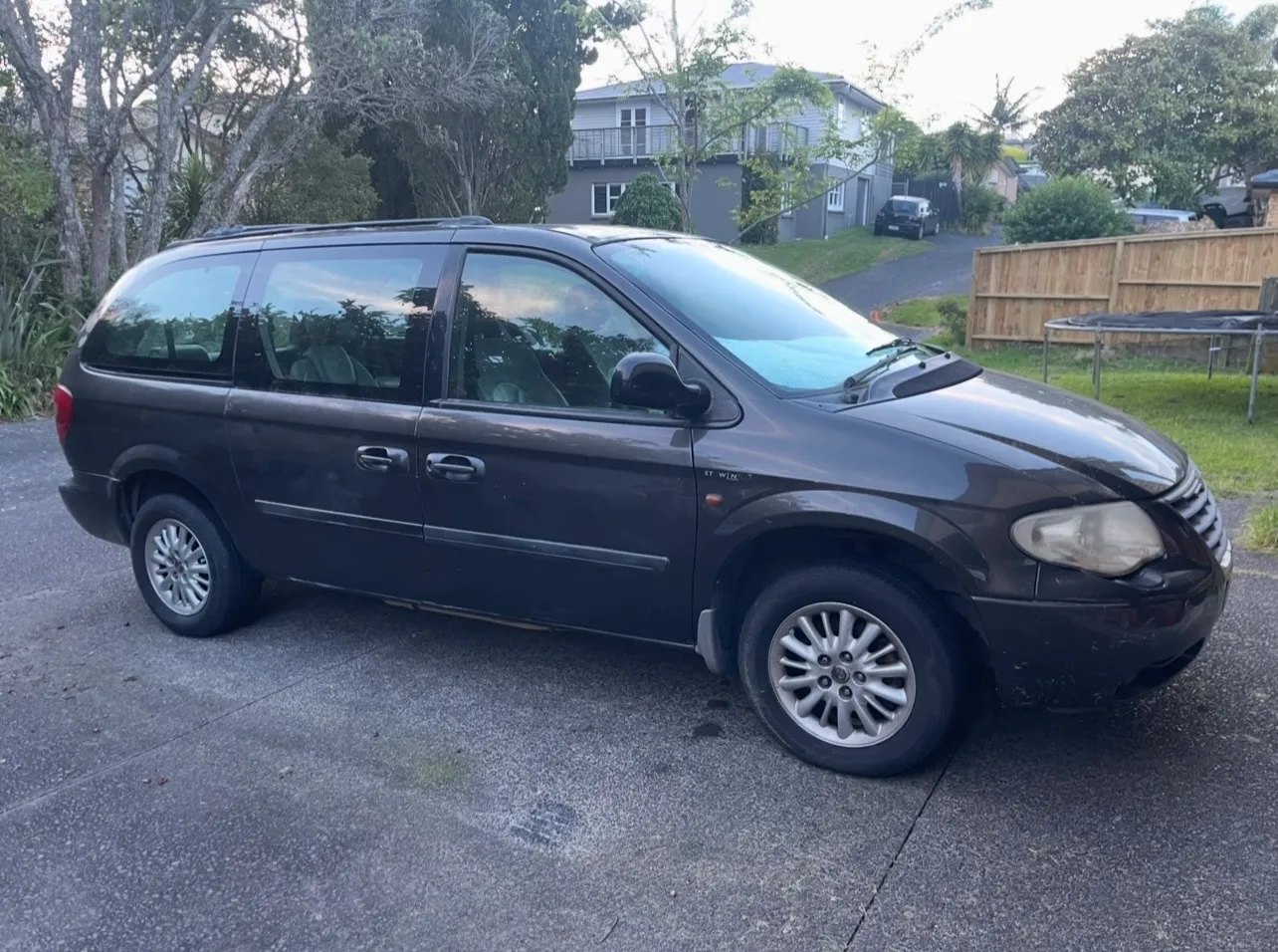 2006 Chrysler Grand Voyager LX Collage 2