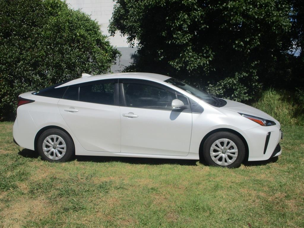 2021 Toyota Prius Carousel 7