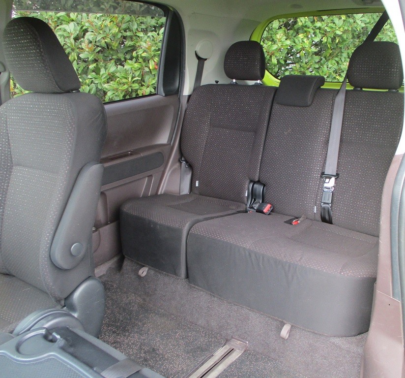 2016 Toyota Spade F Carousel 3