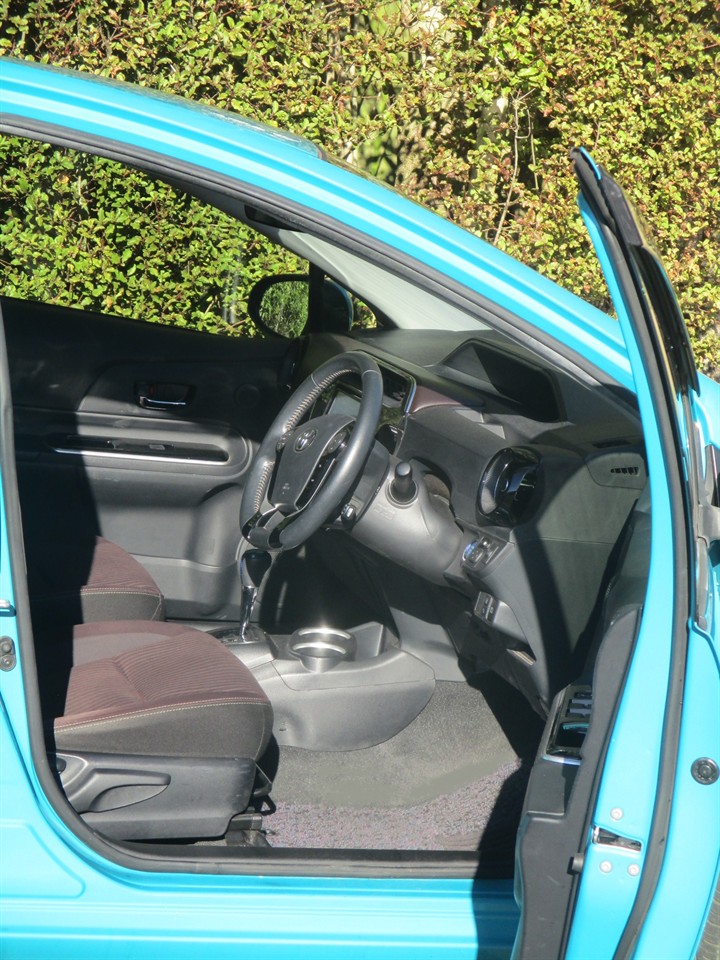 2017 Toyota Aqua G Carousel 2
