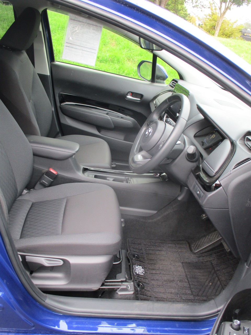 2021 Toyota Aqua X safety sense Carousel 6