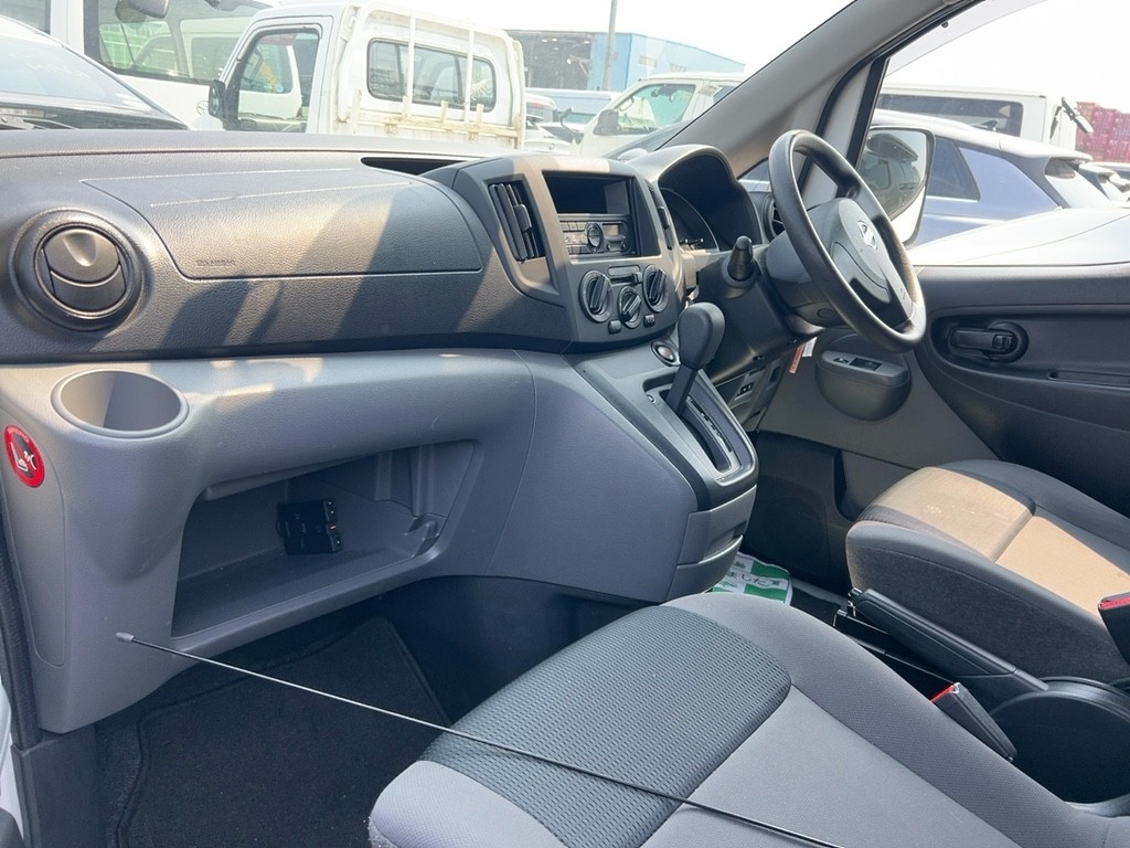 2021 Nissan NV200 Carousel 8
