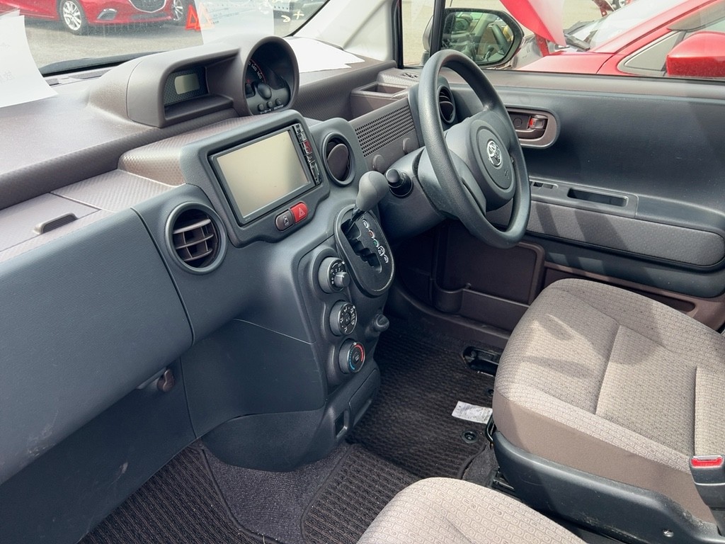 2015 Toyota Spade X Carousel 11