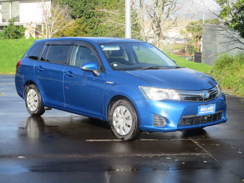 2014 Toyota Corolla Fielder Hybrid