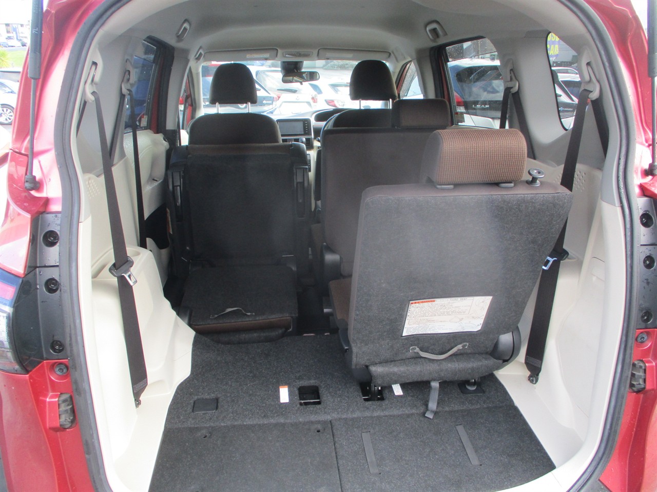 2016 Toyota Sienta Hybrid Carousel 9