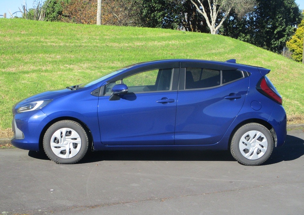 2021 Toyota Aqua X safety sense Carousel 14